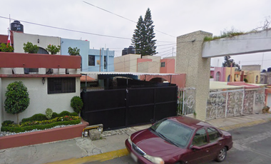 EXCELENTE CASA EN VENTA Y EN OPORTUNIDAD, EN ESTAS GARANTIA NO SE ACEPTAN CREDITOS , UBICADA EN PIRULES ORIENTE 42 ..... ARCOS DEL ALBA 54750	ARCOS DE