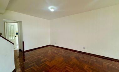 ALQUILO CASA DOS PLANTAS EN SAN ISIDRO