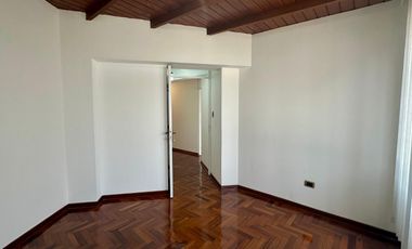 ALQUILO CASA DOS PLANTAS EN SAN ISIDRO