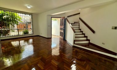 ALQUILO CASA DOS PLANTAS EN SAN ISIDRO