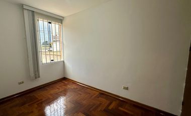 ALQUILO CASA DOS PLANTAS EN SAN ISIDRO