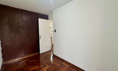 ALQUILO CASA DOS PLANTAS EN SAN ISIDRO