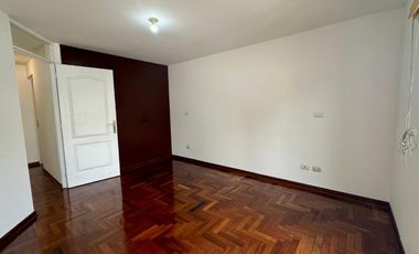 ALQUILO CASA DOS PLANTAS EN SAN ISIDRO