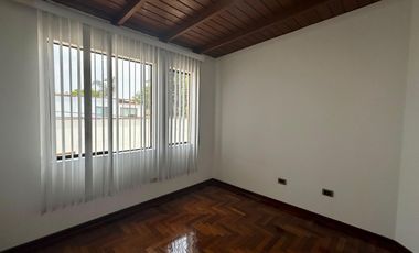 ALQUILO CASA DOS PLANTAS EN SAN ISIDRO