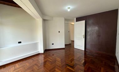 ALQUILO CASA DOS PLANTAS EN SAN ISIDRO