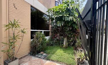 ALQUILO CASA DOS PLANTAS EN SAN ISIDRO