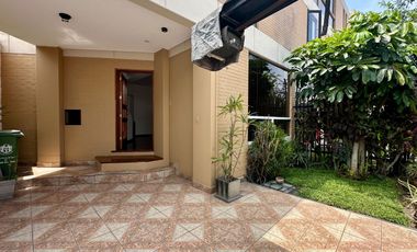 ALQUILO CASA DOS PLANTAS EN SAN ISIDRO