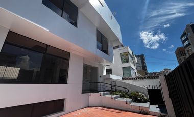 Casa comercial en renta sector batán bajo con 340m2 totales