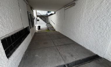 Casa comercial en renta sector batán bajo con 340m2 totales