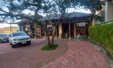 PROPIEDAD COMERCIAL DE VENTA A 100 METROS DE LA AVE REMIGIO CRESPO Y AVE SOLANO, IDEAL PARA PLAZAS COMERCIALES, O EDIFICIOS, CLINICAS