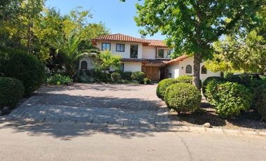 CASA EN CONDOMINIO LAS PIRCAS DE CHICUREO, COLINA (AV. SANTA FILOMENA), 369/1.562 M2, 5D, 4B, SERVICIOS, TERRAZAS, HERMOSO JARDIN, EXCELENTE PISCINA