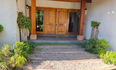 CASA EN CONDOMINIO LAS PIRCAS DE CHICUREO, COLINA (AV. SANTA FILOMENA), 369/1.562 M2, 5D, 4B, SERVICIOS, TERRAZAS, HERMOSO JARDIN, EXCELENTE PISCINA