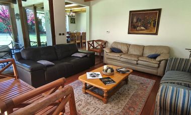 CASA EN CONDOMINIO LAS PIRCAS DE CHICUREO, COLINA (AV. SANTA FILOMENA), 369/1.562 M2, 5D, 4B, SERVICIOS, TERRAZAS, HERMOSO JARDIN, EXCELENTE PISCINA