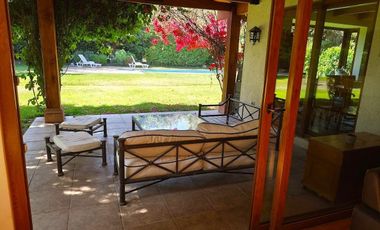 CASA EN CONDOMINIO LAS PIRCAS DE CHICUREO, COLINA (AV. SANTA FILOMENA), 369/1.562 M2, 5D, 4B, SERVICIOS, TERRAZAS, HERMOSO JARDIN, EXCELENTE PISCINA