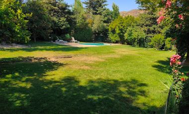 CASA EN CONDOMINIO LAS PIRCAS DE CHICUREO, COLINA (AV. SANTA FILOMENA), 369/1.562 M2, 5D, 4B, SERVICIOS, TERRAZAS, HERMOSO JARDIN, EXCELENTE PISCINA