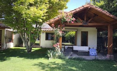 CASA EN CONDOMINIO LAS PIRCAS DE CHICUREO, COLINA (AV. SANTA FILOMENA), 369/1.562 M2, 5D, 4B, SERVICIOS, TERRAZAS, HERMOSO JARDIN, EXCELENTE PISCINA