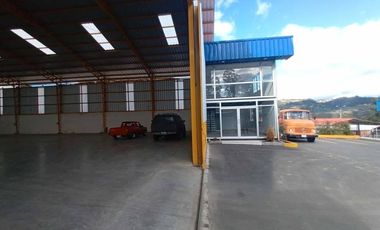 Bodega de alquiler en la Autopista Cuenca Azogues cerca del descanso. Zhullin. Zona estratégica Pisos de alta resistencia