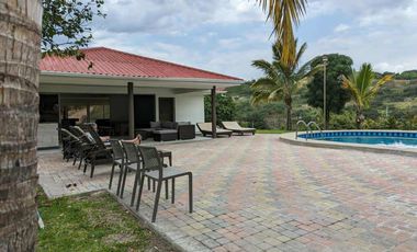 Quinta vacacional con piscina de venta en yunguilla Santa Isabel sector Malapamba a 5 min de la vía principal