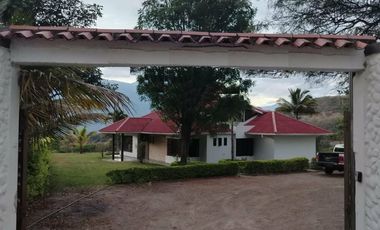 Quinta vacacional con piscina de venta en yunguilla Santa Isabel sector Malapamba a 5 min de la vía principal