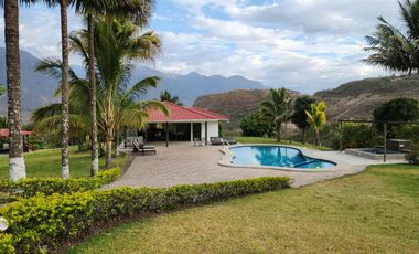 Quinta vacacional con piscina de venta en yunguilla Santa Isabel sector Malapamba a 5 min de la vía principal