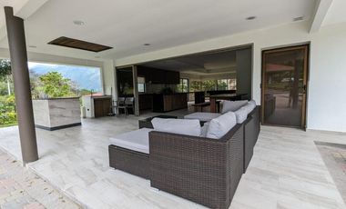 Quinta vacacional con piscina de venta en yunguilla Santa Isabel sector Malapamba a 5 min de la vía principal