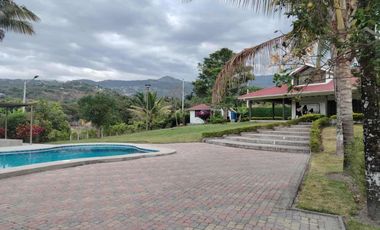 Quinta vacacional con piscina de venta en yunguilla Santa Isabel sector Malapamba a 5 min de la vía principal