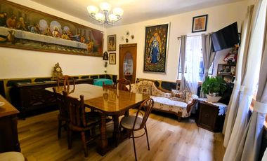 CASA MUY ILUMINADA, IDEAL PARA UNA FAMILIA GRANDE, CON DEPARTAMENTO TIPO LOFT  Y OFICINA INDEPENDIENTES