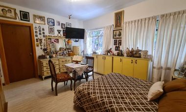 CASA MUY ILUMINADA, IDEAL PARA UNA FAMILIA GRANDE, CON DEPARTAMENTO TIPO LOFT  Y OFICINA INDEPENDIENTES