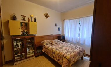 CASA MUY ILUMINADA, IDEAL PARA UNA FAMILIA GRANDE, CON DEPARTAMENTO TIPO LOFT  Y OFICINA INDEPENDIENTES