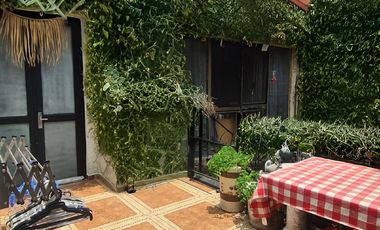 CASA MUY ILUMINADA, IDEAL PARA UNA FAMILIA GRANDE, CON DEPARTAMENTO TIPO LOFT  Y OFICINA INDEPENDIENTES