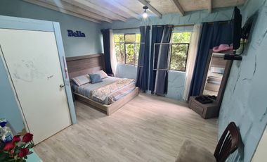 CASA MUY ILUMINADA, IDEAL PARA UNA FAMILIA GRANDE, CON DEPARTAMENTO TIPO LOFT  Y OFICINA INDEPENDIENTES