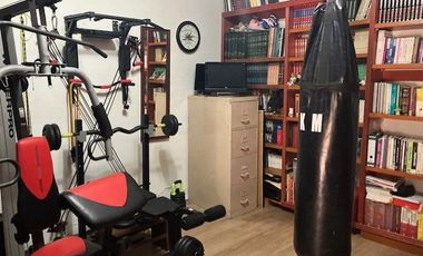 CASA MUY ILUMINADA, IDEAL PARA UNA FAMILIA GRANDE, CON DEPARTAMENTO TIPO LOFT  Y OFICINA INDEPENDIENTES