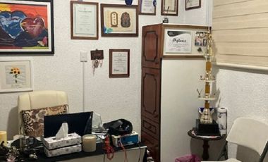 CASA MUY ILUMINADA, IDEAL PARA UNA FAMILIA GRANDE, CON DEPARTAMENTO TIPO LOFT  Y OFICINA INDEPENDIENTES