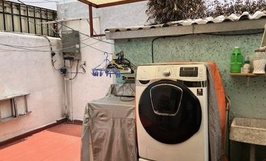 CASA MUY ILUMINADA, IDEAL PARA UNA FAMILIA GRANDE, CON DEPARTAMENTO TIPO LOFT  Y OFICINA INDEPENDIENTES