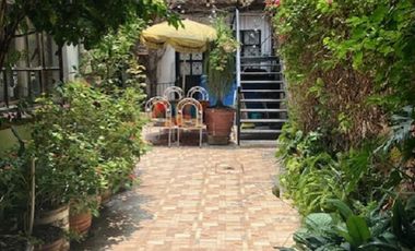 CASA MUY ILUMINADA, IDEAL PARA UNA FAMILIA GRANDE, CON DEPARTAMENTO TIPO LOFT  Y OFICINA INDEPENDIENTES