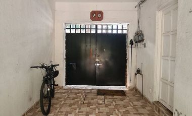 CASA MUY ILUMINADA, IDEAL PARA UNA FAMILIA GRANDE, CON DEPARTAMENTO TIPO LOFT  Y OFICINA INDEPENDIENTES