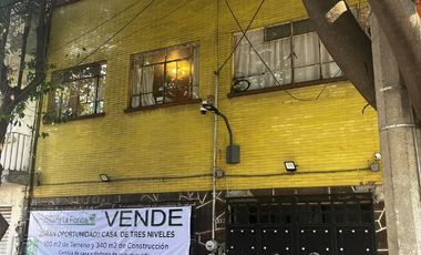 CASA MUY ILUMINADA, IDEAL PARA UNA FAMILIA GRANDE, CON DEPARTAMENTO TIPO LOFT  Y OFICINA INDEPENDIENTES