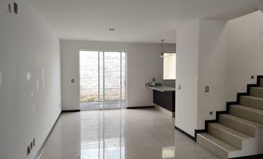 CASA DE 4 RECAMARAS REAL DEL CARMEN ZONA REAL ZAPOPAN