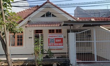Sewa Rumah 1,5LT, Gress Siap Huni, row jalan lebar, lokasi strategis