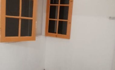 Sewa Rumah 1,5LT, Gress Siap Huni, row jalan lebar, lokasi strategis