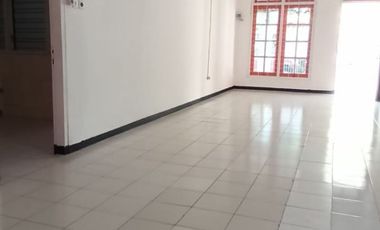 Sewa Rumah 1,5LT, Gress Siap Huni, row jalan lebar, lokasi strategis