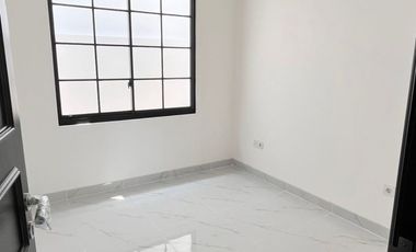 DISEWAKAN RUMAH CLUSTER BARU BUKIT NIRMALA PIK 2