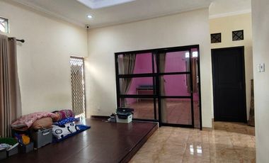Dijual Cepat Rumah 2 Lantai Lokasi Strategis Di Cinere Depok