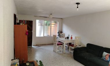 Vendo oportunidad de negocio en Coyoacan terreno con 2 casas y 2 locales