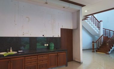 Turun Harga! Rumah 2 Lantai Bisnis Area di Jl. Dr. Setiabudi, Kota Bandung