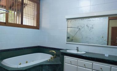 Turun Harga! Rumah 2 Lantai Bisnis Area di Jl. Dr. Setiabudi, Kota Bandung