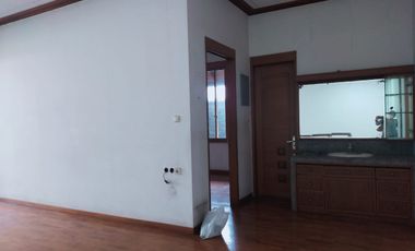 Turun Harga! Rumah 2 Lantai Bisnis Area di Jl. Dr. Setiabudi, Kota Bandung