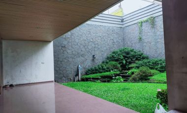 Turun Harga! Rumah 2 Lantai Bisnis Area di Jl. Dr. Setiabudi, Kota Bandung