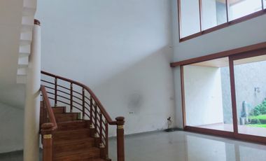 Turun Harga! Rumah 2 Lantai Bisnis Area di Jl. Dr. Setiabudi, Kota Bandung