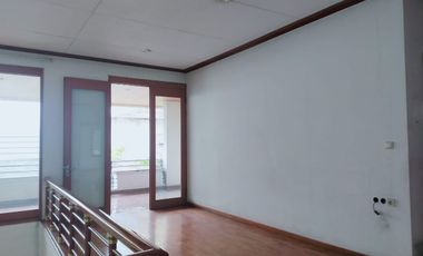 Turun Harga! Rumah 2 Lantai Bisnis Area di Jl. Dr. Setiabudi, Kota Bandung